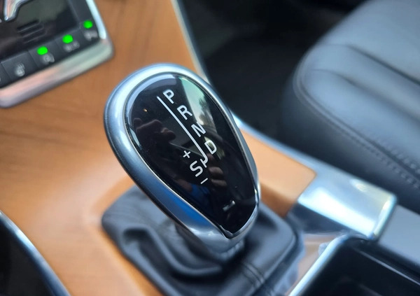 Volvo XC 60 cena 91900 przebieg: 125179, rok produkcji 2017 z Piaseczno małe 631